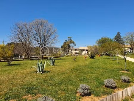 maison de 260 m² à saint-julien-de-peyrolas