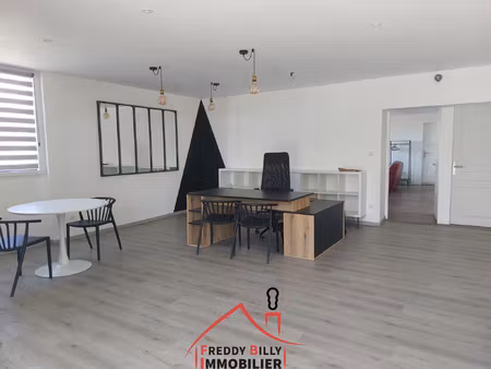 local professionnel : bureaux + salle de réunion aménagée +