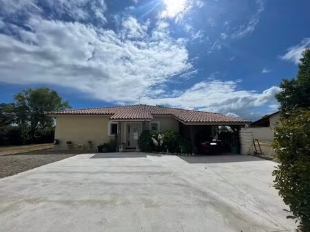 maison t4 de plain-pied de 165m2 habitables avec sous-sol plein sur un terrain de 2 007m2 