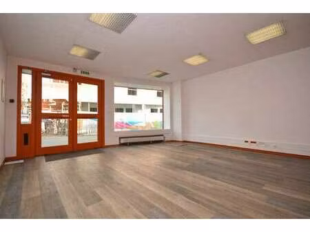 location bureaux et commerces à chantonnay (85110) : à louer / chantonnay