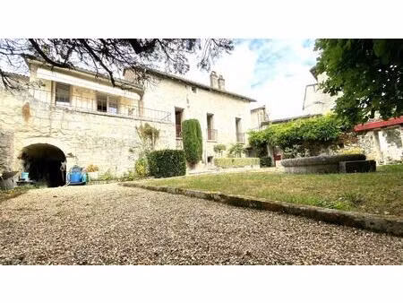brantôme centre – maison de caractère en pierre avec jardin  garage privé et potentiel...