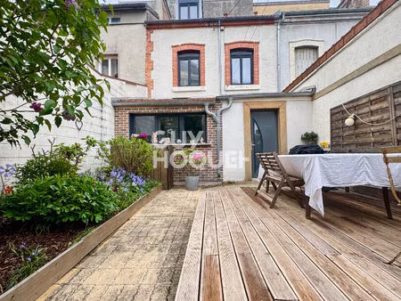maison proche de l'hyper centre avec extérieur