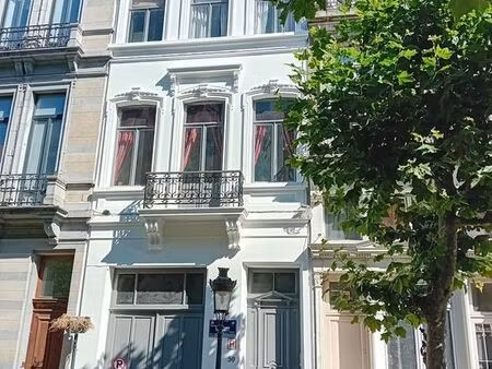 dernière perle du fin 19° siècle dans le quartier européen.