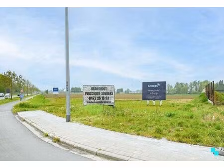 ruim perceel bouwgrond zonder bouwverplichting