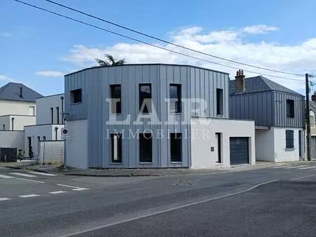 location bureaux et commerces à coulaines (72190) : à louer / 116m² coulaines