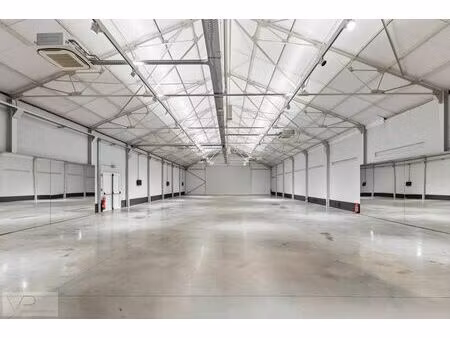 entrepôt/showroom multifonctionnel de 590 m²