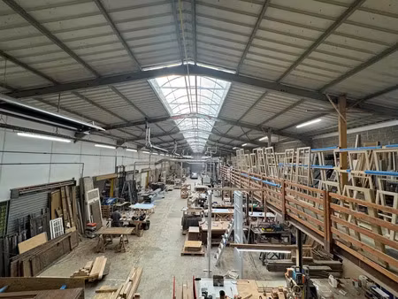 bâtiment indépendant avec grande hauteur