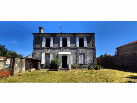 brizambourg centre – maison charentaise avec dépendances