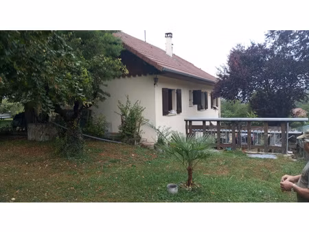 jongieux villa de 1988 sur 2275 m² de terrain clos et arbore