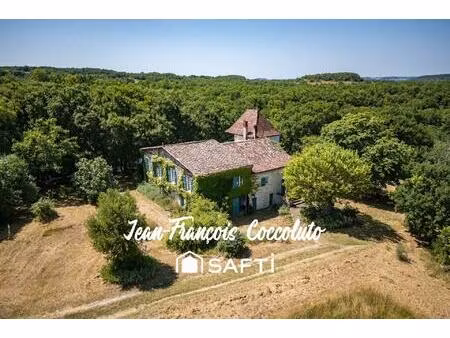 belle maison en pierre dans un parc boisé de 27ha