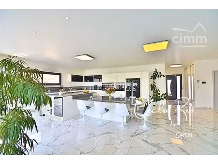 llupia (66) villa d’exception contemporaine avec piscine interieur