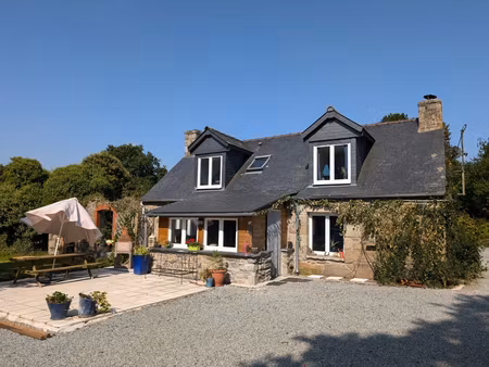 cotes d'armor - une maison en pierre de 2 chambres  un gîte de 1 chambre avec un garage et