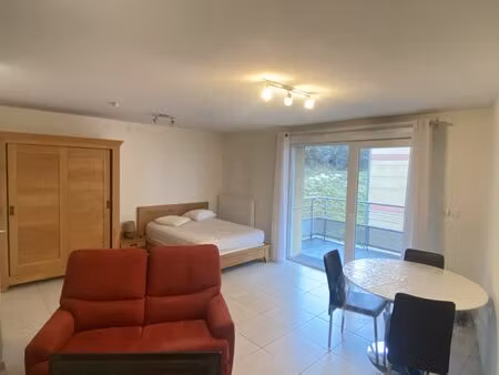 studio meublé à morteau avec balcon