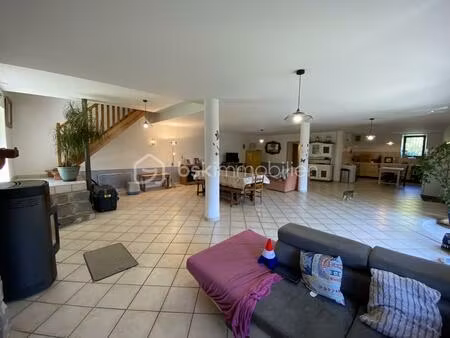 corps de ferme de 194 m² à le brignon