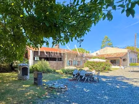 vente maison à saint-hilaire-des-loges (85240) : à vendre / 365m² saint-hilaire-des-loges