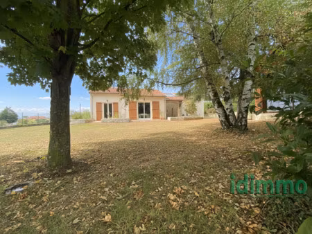 superbe maison de plain-pied avec vue proche de peaugres ave