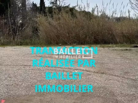 loue terrain de 360 m2 fermé et clôturé