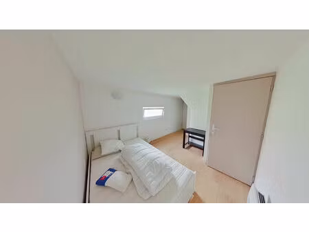 à louer : grande chambre meublée dans appartement 7 pièces à bègles  secteur pont simone v