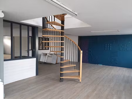 location locaux professionnels 220 m² à la rochelle (17000)  2 667 €