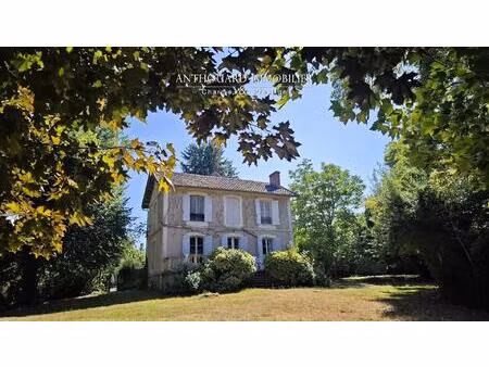 charmante maison en pierre sur 2.78ha