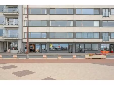 immeuble commercial situé sur la zeedijk à knokke