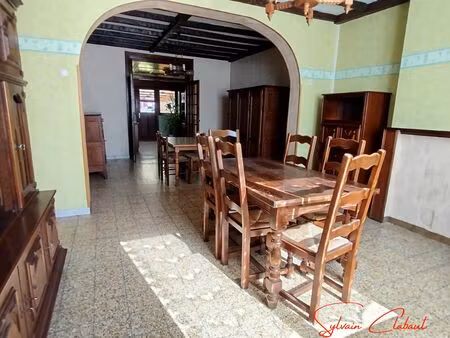 a saisir  maison spacieuse à proximité tout commerces et gare