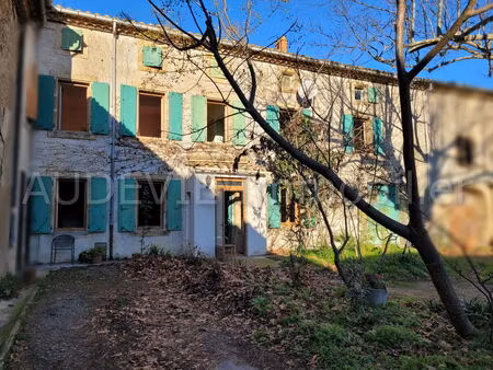 maison de caractère avec jardinet et écurie