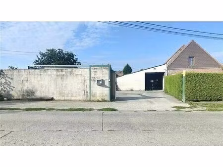 entrepôt de 250 m² avec bureau aménagé à proximité des grand