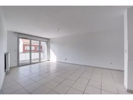appartement t3 66m2 avec balcon et parking s/s