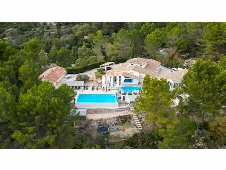 propriété de luxe à vendre à fontaine-de-vaucluse : 1 495 000€ | 420m²