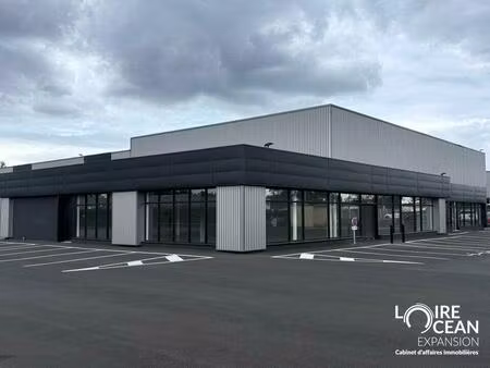 location local commercial 658m² angers 49000