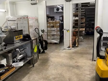 location local commercial 180m2 anglet 64600 - 2090 € - surface privée