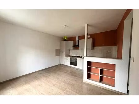 location appartement  m² t-2 à le chevain  427 €