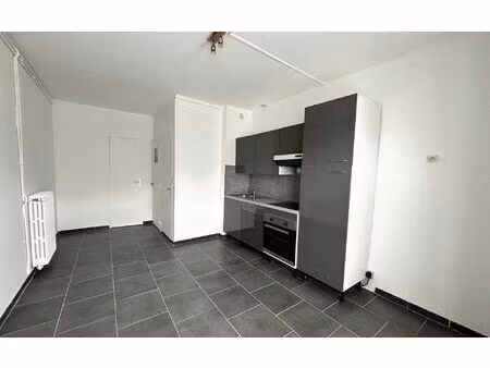 location appartement  m² t-4 à le chevain  475 €