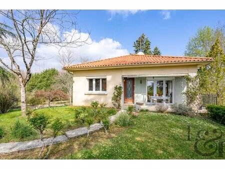 a vendre maison avec jardin proche de toutes les commodités à puymiclan