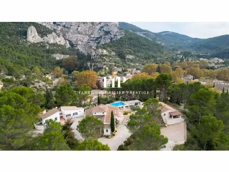 maison de luxe à vendre à fontaine-de-vaucluse