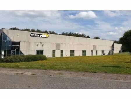 entrepôt de +- 2.800 m² avec surface de bureaux