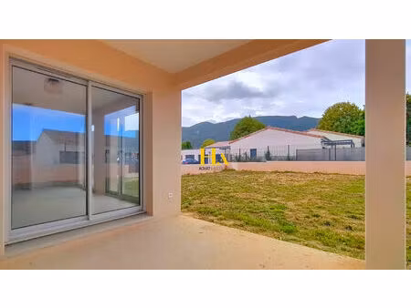 a vendre  jaillans  maison de plain pied d'environ 94m²  3 chambres  garage et jardin.