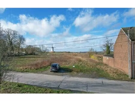 un terrain à bâtir pour la construction d'une maison 3 faça…