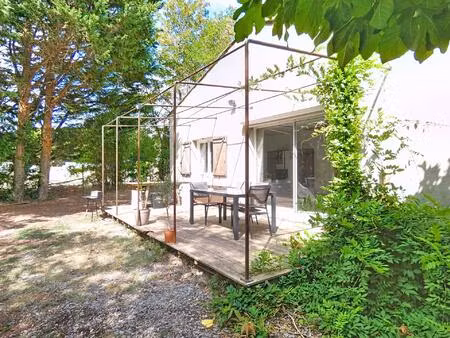 villa plain pied 4 faces d'environ 100m² sur terrain de 4360m² avec nombreuses dépendances