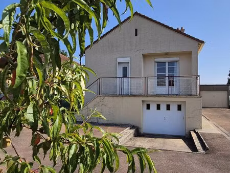 maison  3 pièces  sous-sol et terrain.