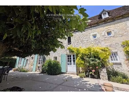 demeure forte  piscine  gîtes