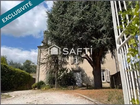 15 mn les herbiers. 50 mn de nantes. rare : demeure de caractère. 5 ch. beau terrain.