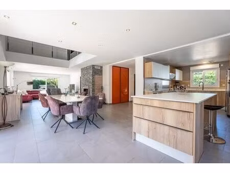 maison de 7 pièces de luxe en vente à neydens  auvergne-rhône-alpes