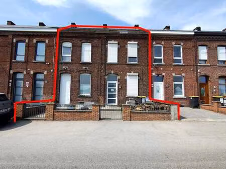 belle et spacieuse maison d'habitation avec jardin