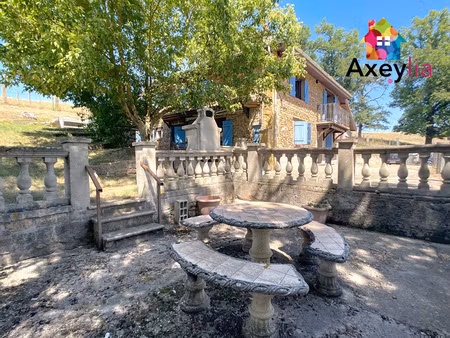 a vendre - saint-nizer-sous-charlieu - ancien cuvage à rénover avec granges et terrain