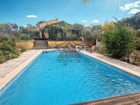 maison en très bon état avec piscine