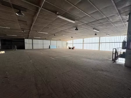 location locaux professionnels 500 m² à manosque (04100)  750 €