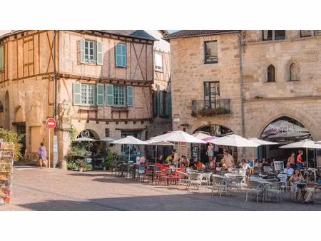 vente immeuble 12 pièces 249 m² à figeac (46100)  140 000 €