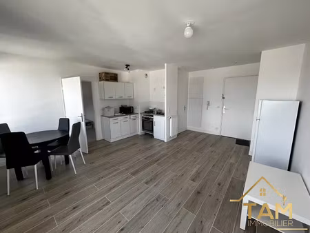 location meublée appartement 2 pièces 42.5 m² à saint-cyr-l'ecole (78210)  1 090 €